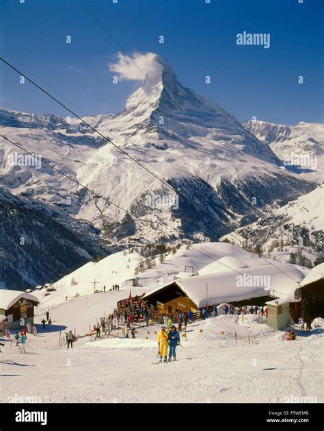 Vista del Cervino dalla stazione a valle della nuova funivia Zermatt-Furi