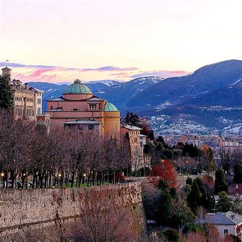 Vista panoramica del Galenstock con la sua inconfondibile cupola nevosa