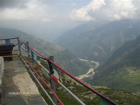 Rifugio Paolo Daviso immerso nel paesaggio alpino