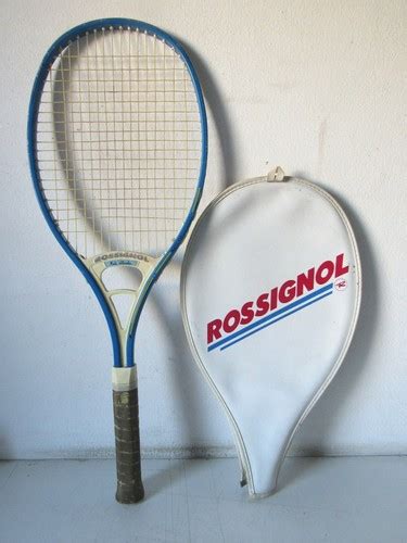 Illustrazione stilizzata di una racchetta da tennis Rossignol vintage con dettagli tecnici