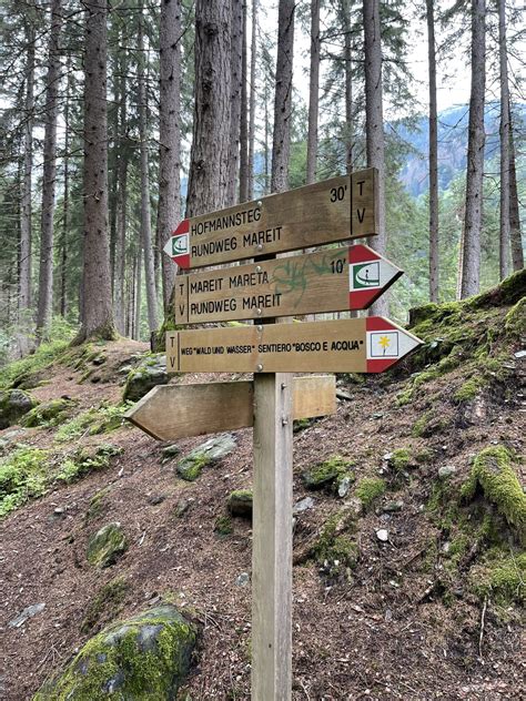 sentiero ben segnalato che sale verso il Passo del Madriccio