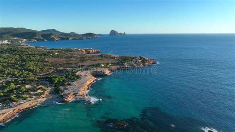 Vista aerea della costa di Alghero con il percorso della gara in primo piano