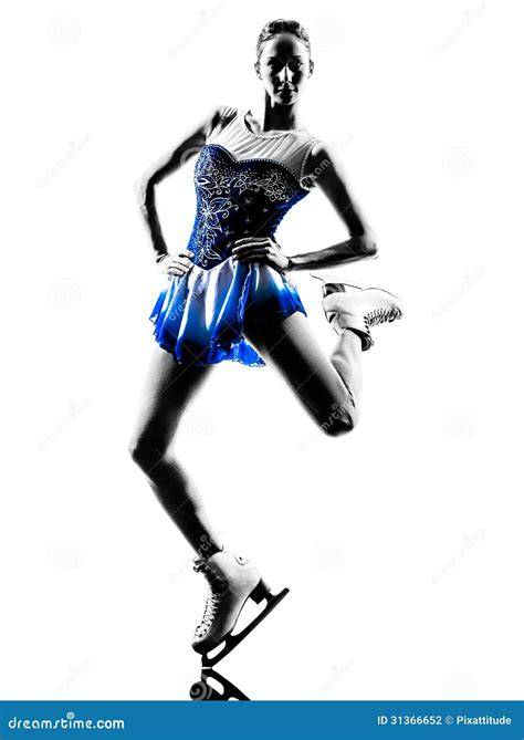 Pattinatore artistico su ghiaccio durante una performance, che esegue un elegante movimento.