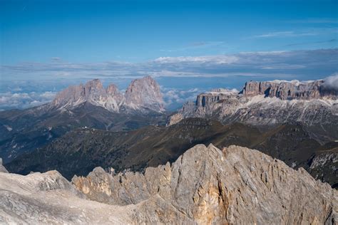 Panorama dalla cima del Dantercepies con le Dolomiti circostanti