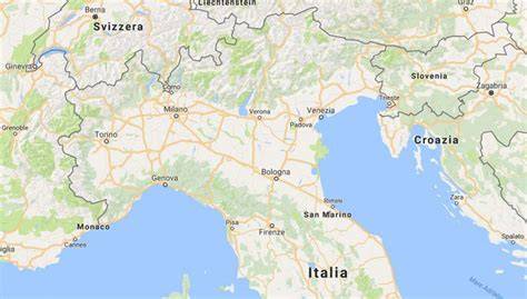Mappa che mostra il confine tra Italia e Slovenia con percorsi ciclabili evidenziati