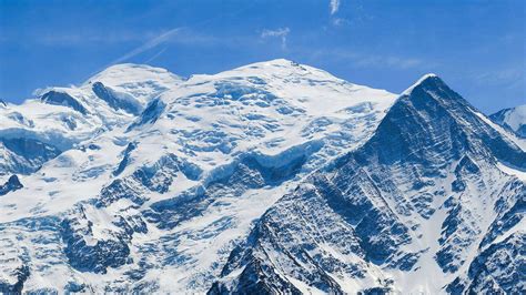 panoramica della valle di La Thuile con il Monte Bianco sullo sfondo