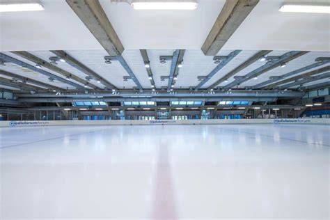interno della Thialf Arena con pista di pattinaggio