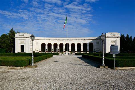 Architettura neoclassica del Sacrario Militare di Fagarè della Battaglia