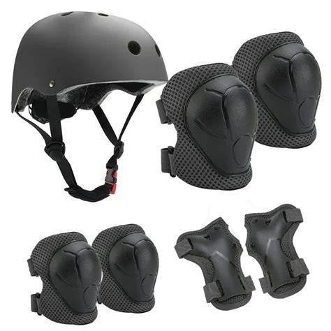 Set completo di protezioni per snowboarder: casco, parapolsi, paraschiena e ginocchiere.
