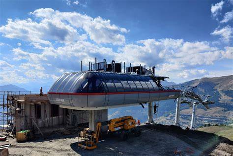 Illustrazione della nuova seggiovia Kristiania con seggiole a 6 posti e cupola protettiva.