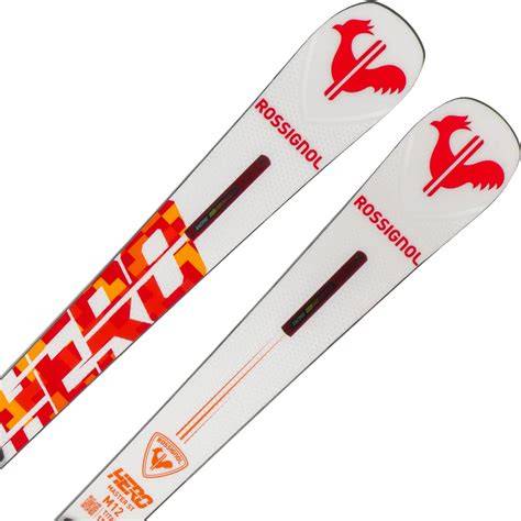 Vista ravvicinata della spatola di uno sci Rossignol Hero Master ST