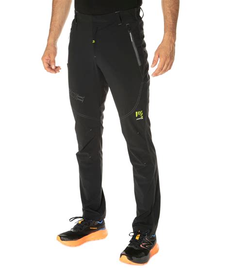 Primo piano di un pantalone antipioggia Karpos con zip laterale.