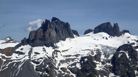 Vista panoramica della cresta del Gross Spannort, con indicazione dei tratti esposti e delle pendenze.
