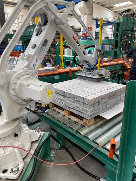 Illustrazione del sistema di caricamento automatico VOLVR per robot di servizio sci MONTANA.