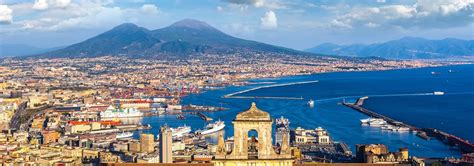 Panoramica del Golfo di Napoli con le isole