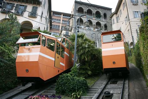 Una delle vetture della funicolare di Bergamo Alta in servizio