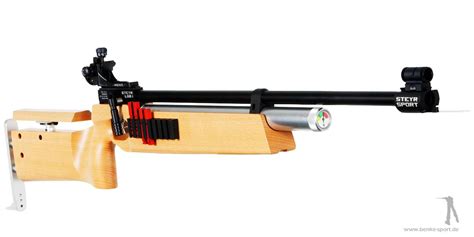 Carabina Steyr LGB 1 Biathlon con accessori in primo piano
