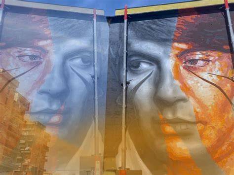 Murales raffigurante Fabrizio De André all'interno della Galleria dei Graffiti sulla ciclabile.