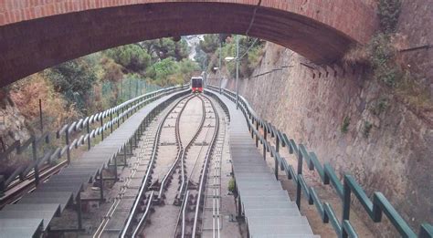 Foto storica della Funicolare di Montjuïc con un treno d'epoca