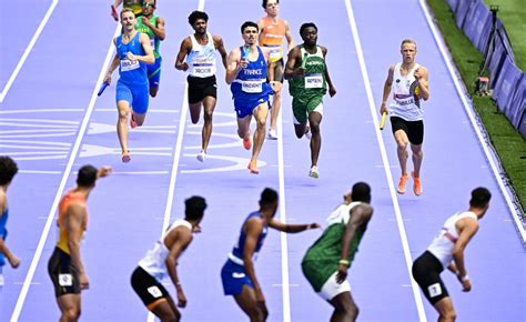 Foto della squadra maschile del CS Esercito durante la staffetta