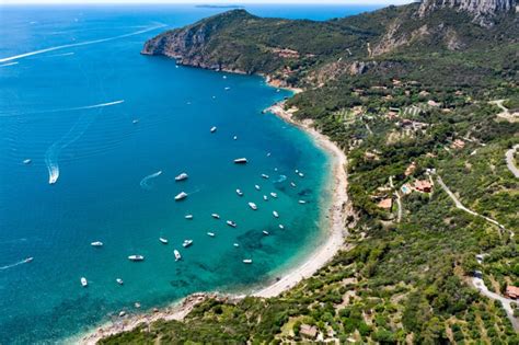 Panorama mozzafiato sul mare e sulla costa dal Monte Argentario