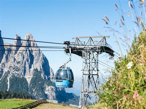 Immagine del parcheggio a due piani della Cabinovia Alpe di Siusi