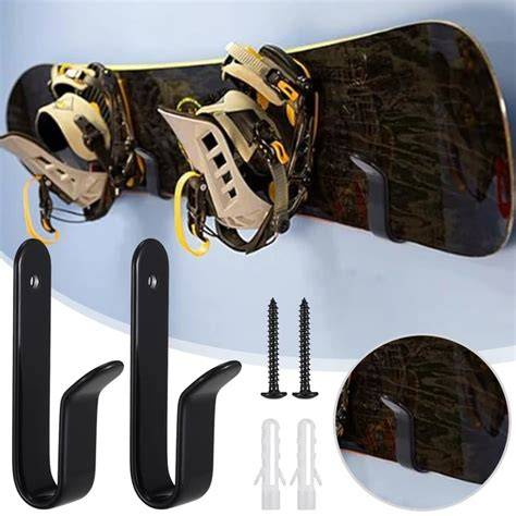 Supporto a parete per snowboard con appendini multipli