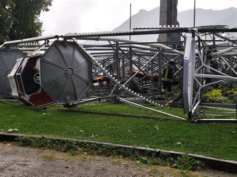 ruota panoramica sul lungolago di Montreux durante il mercatino di Natale