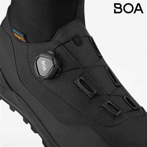 Primo piano del sistema di chiusura BOA e della leva Fast Buckle sullo scarpone Scarpa F1.