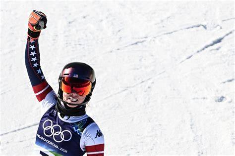 Ester Ledecká che celebra la sua vittoria olimpica nel Super-G
