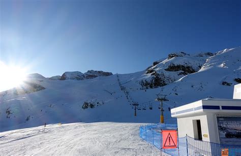 panoramica delle montagne dell'Alta Badia con la seggiovia Vallon in primo piano