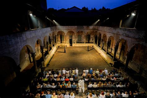 Chiostro cinquecentesco del Monastero del Carmine a Bergamo