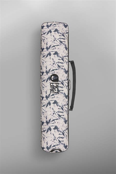 Immagine che mostra diversi accessori per snowboard: pad antiscivolo, sacca, maniglia da trasporto