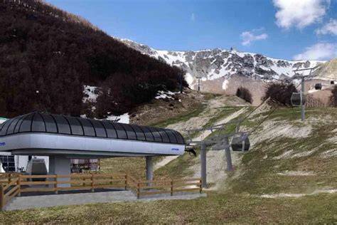 vista della nuova cabinovia Pallottieri a Roccaraso con cabine Diamond 10