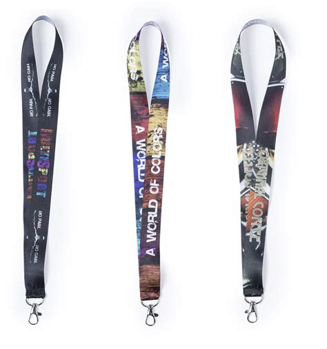 Dettaglio di stampa a sublimazione su un lanyard colorato