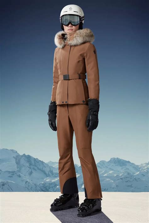 Modello donna Bogner in abbigliamento da sci
