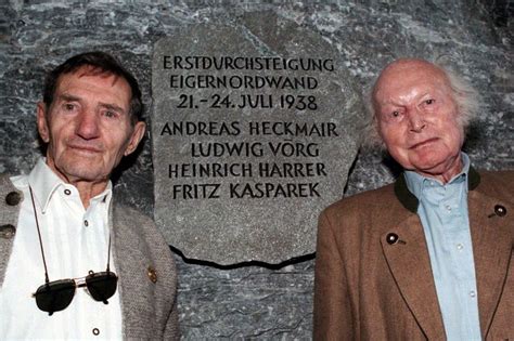 Heinrich Harrer, Ludwig Vörg, Andreas Heckmair e Fritz Kasparek (da sinistra a destra), dopo il successo della prima ascensione della parete nord dell'Eiger