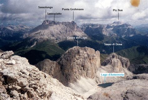 Panoramica della cresta sommitale del Catinaccio d'Antermoia con la croce di vetta