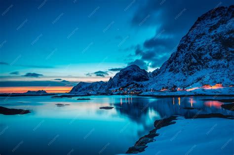 vista panoramica dalle funivie del Gemmi con montagne innevate e cielo azzurro
