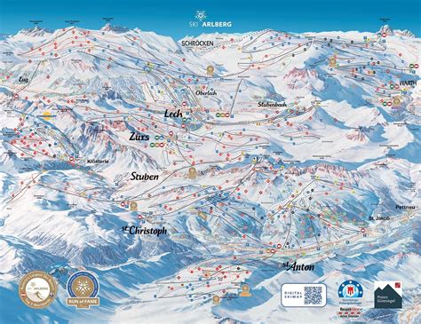Panorama invernale dello Ski Arlberg con montagne innevate e piste ben curate