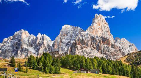 Panorama mozzafiato delle Pale di San Martino visto dall'alto