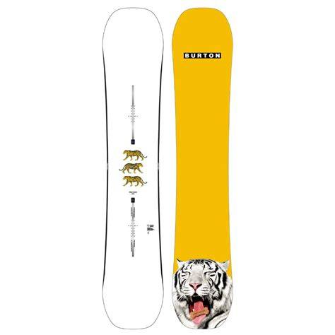 Tavola da snowboard con un design ispirato ai fumetti dei Peanuts