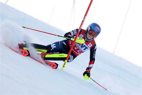 Schema comparativo delle caratteristiche tecniche degli sci da slalom speciale FIS.