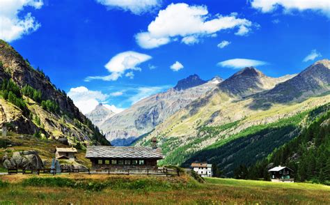 Panorama della Valsavarenche con i suoi rifugi e sentieri montani