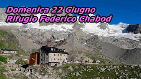 Rifugio Chabod immerso nel paesaggio montano della Valsavarenche