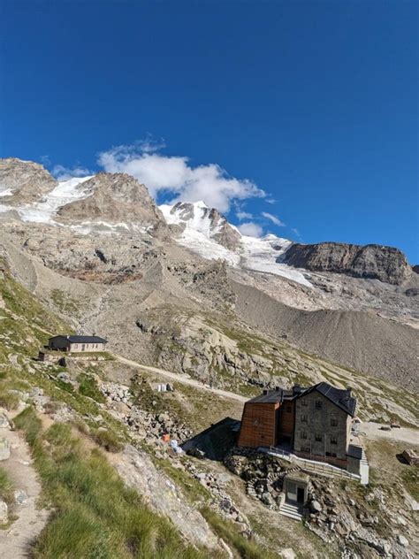 Vista sul Gran Paradiso da un rifugio in quota