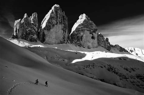Vista panoramica delle Tre Cime di Lavaredo con neve
