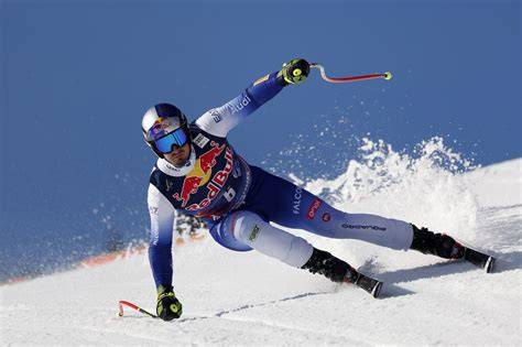 Foto di sciatori che utilizzano sci all-mountain Rossignol Experience su diverse condizioni di neve