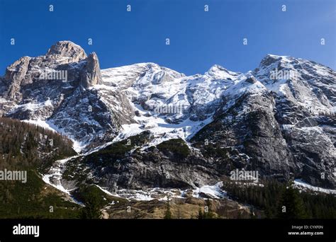 Vista della Marmolada e del suo ghiacciaio dal Passo Fedaia