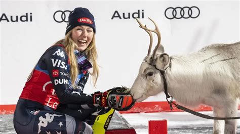 Mikaela Shiffrin festeggia una delle sue vittorie a Killington